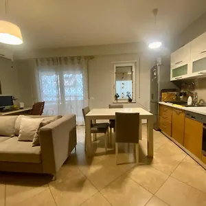 Cozy Center Apartment