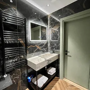 Queens Luxury شقة