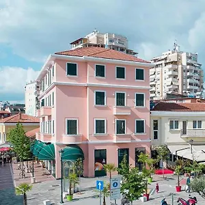 Otel Boka, Tiran