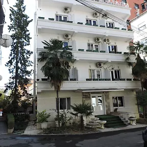 Otel La Favorita, Tiran